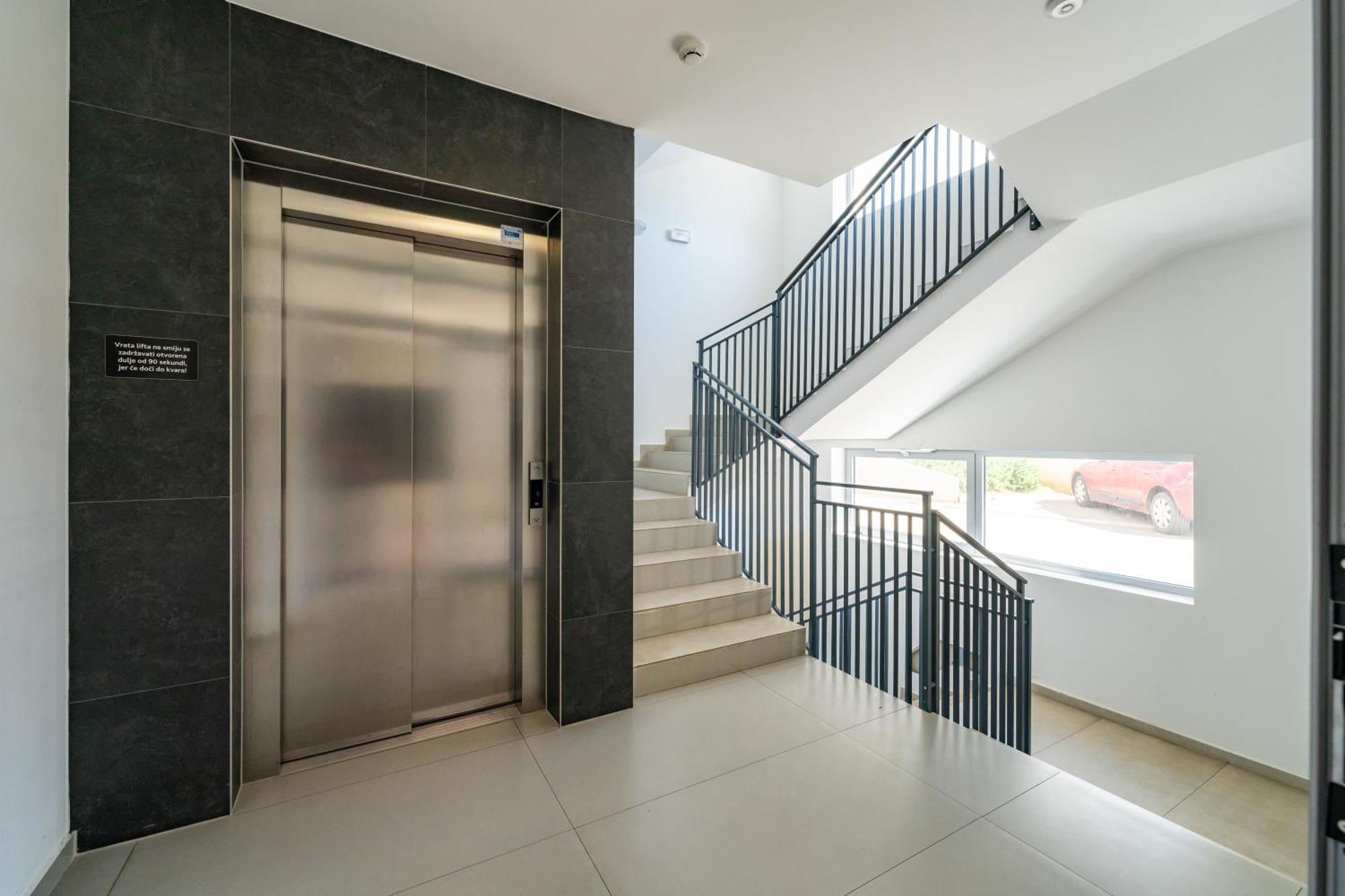 Stella Maris 2bdr, Balcony, Sea View, Garage, Bbq